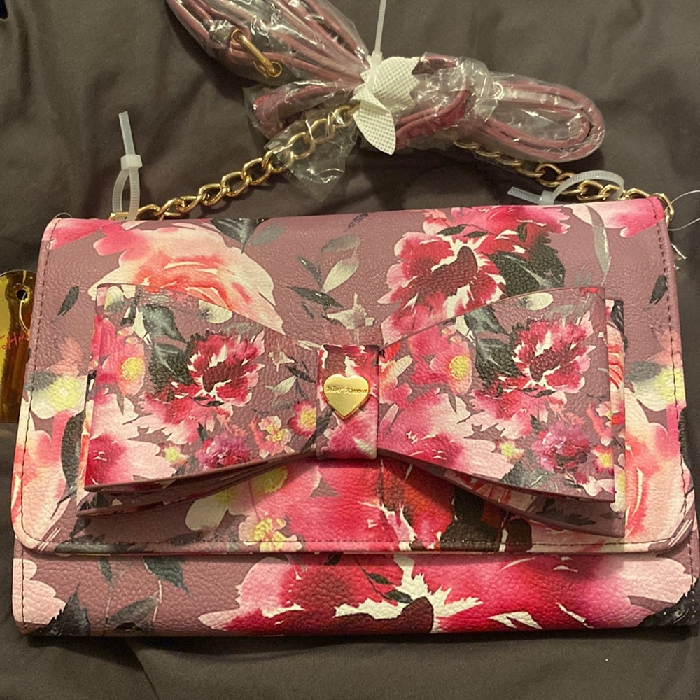 Brand New Floral Betsey Johnson Crossbody Purse! 🌸